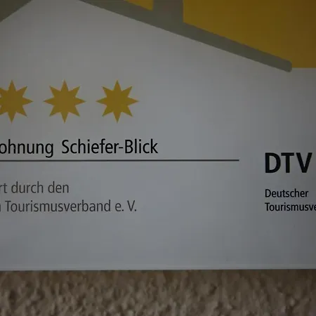 Schiefer Blick, Mit Terrasse Und Balkon Punderich